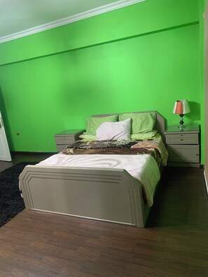 3 habitaciones, tabla de planchar con plancha, wifi y ropa de cama 