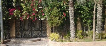 3-bedroom apartment in lovely New Cairo with WiFi, AC