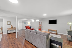 Smart TV, books, stereo