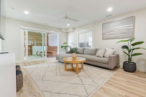TV - Oceans Edge by Carolina Getaway - Oceanfront Condo POOL & HOT TUB OPEN (Carolina Beach)