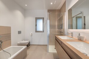 ヘアドライヤー、タオル