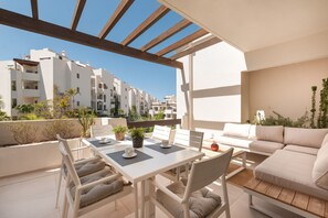 屋外ダイニングエリア