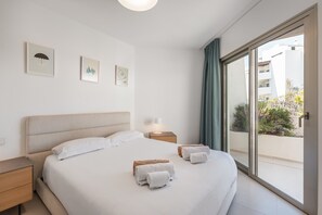 2 bedrooms, in-room safe, iron/ironing board, free WiFi