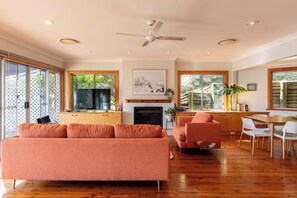 TV, peis og kontorer