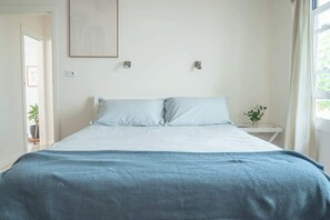 4 bedrooms, desk, iron/ironing board, WiFi - Relaxing Retreat in Terrigal (Terrigal)