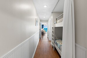 3 dormitorios, tabla de planchar con plancha, wifi gratis y ropa de cama