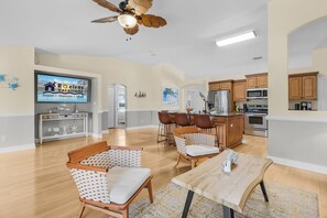 Interior - Heated Pool with Freshwater Canal View - Tropical Oasis - Roelens (Cape Coral)