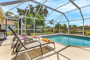 A heated pool - Heated Pool with Freshwater Canal View - Tropical Oasis - Roelens (Cape Coral)