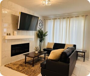 Smart TV, fireplace