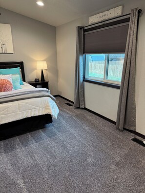 3 bedrooms, in-room safe, WiFi, bed sheets - New Home for Rent 2026 Sturgis Rally! (Sturgis)