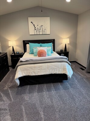3 bedrooms, in-room safe, WiFi, bed sheets