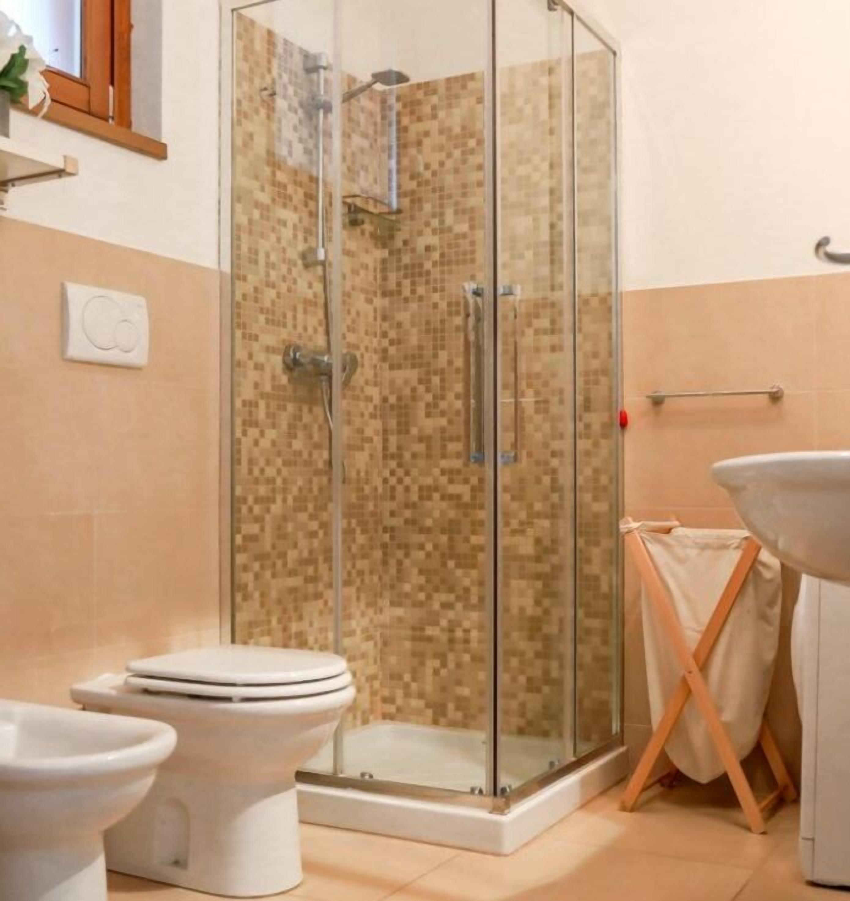 Ducha, secador de pelo, bidet