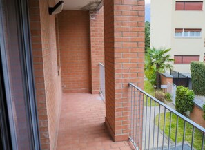 Luokittelematon kuva, 5 kautta 30, painike