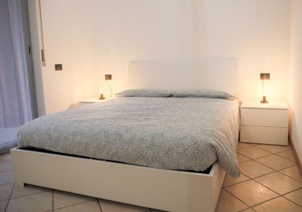 Luokittelematon kuva, 1 kautta 30, painike