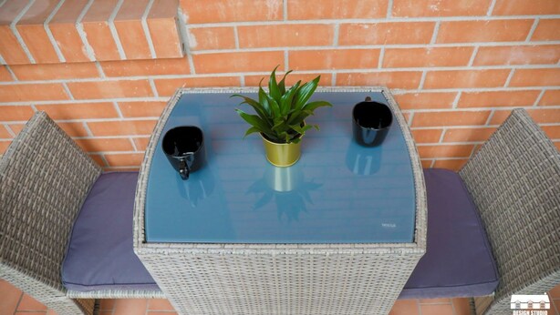 A small outdoor table with two wicker chairs, a potted plant, and two black mugs. - Discover the pleasure of living in the heart of Bellano, kissed by the beauty of Lake Como.Its central location allows you to immerse yourself in the vibrant life of Bellano, with its characteristic shops, delicious restaurants and authentic atmosphere.  (Bellano)