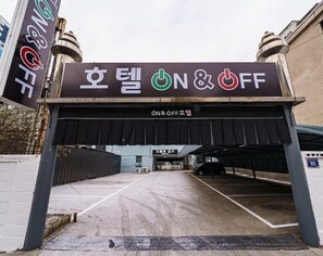 Exterior - ON and OFF-Sungui Station (Incheon)
