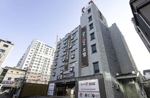 Exterior - ON and OFF-Sungui Station (Incheon)