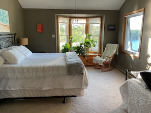4 bedrooms, iron/ironing board, travel cot, free WiFi