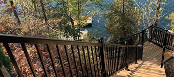 Four Season Retreat! Spacious 3-bedroom cottage on Desert Lake with WiFi, AC