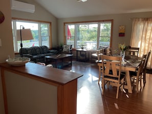 Téléviseur connecté, foyer, livres