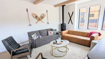 Smart TV, fireplace, computer monitors