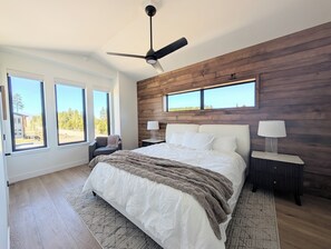 3 bedrooms, desk, free WiFi, bed sheets