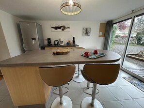 Microwave, dishwasher