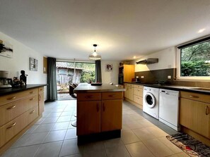 Microwave, dishwasher