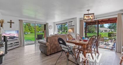 Golf, Pickleball & Poolside Fun at Twin Lakes!