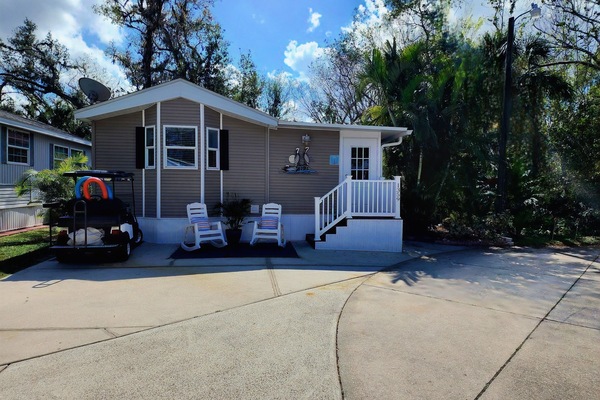 Front Door Entry (Circle Driveway)