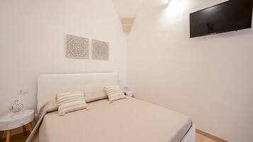1 bedroom, in-room safe, iron/ironing board, free WiFi
