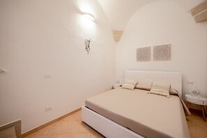 1 bedroom, in-room safe, iron/ironing board, free WiFi