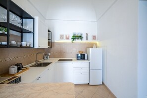 Fridge, microwave, stovetop, coffee/tea maker