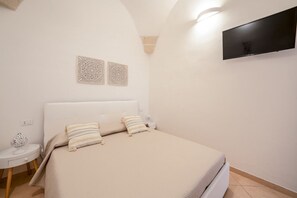 1 slaapkamer, een kluis op de kamer, een strijkplank/strijkijzer