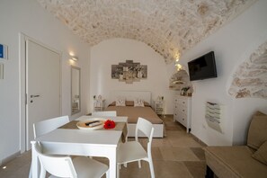 In-room safe, iron/ironing board, free WiFi, bed sheets