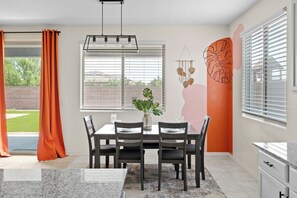 Dining - Stylish 4Bd Glendale home-Near StateFarm Stadium, WestGate, TopGolf (Glendale)