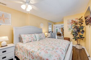 2 bedrooms, iron/ironing board, free WiFi, bed sheets - 6820 Beach Drive- Sunshore Cottage- Private Pool (Panama City)