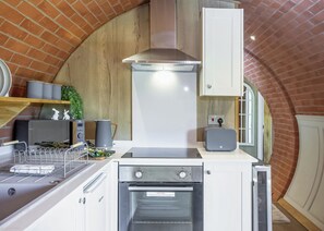 Private kitchen - 1 bedroom accommodation in Radstock (Radstock)