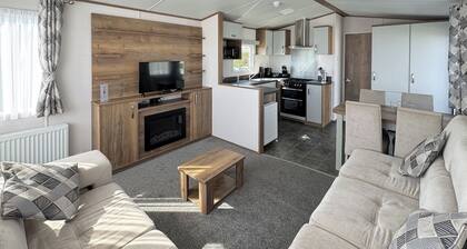 3 bedroom accommodation in Colchester
