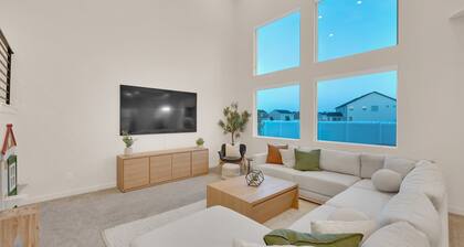 Spacious Lakeside Lights home, serene neighbor in American Fork near the Trax.