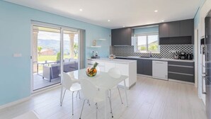 茶具/咖啡用具、冰箱、微波炉、烤箱