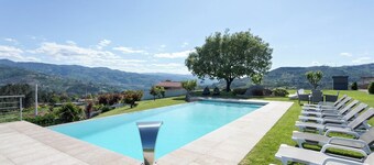 HostWise – Douro View Villa w/ 10 Suites and Pool