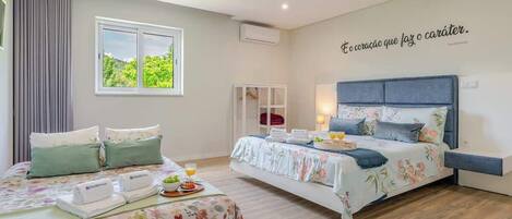 1 slaapkamer, een strijkplank/strijkijzer, gratis wifi, beddengoed