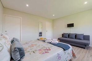 1 habitación, tabla de planchar con plancha, wifi gratis y ropa de cama 