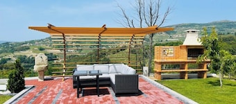HostWise – Douro View Villa w/ 10 Suites and Pool