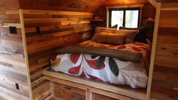 1 bedroom, desk, free WiFi, bed sheets