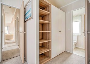 Interior - Escape to the Jasmine Lodge, nestled amidst stunning rolling countryside. (Nr St Austell)