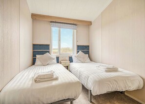 2 bedrooms - Escape to the Jasmine Lodge, nestled amidst stunning rolling countryside. (Nr St Austell)