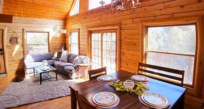 Mountain Vista Hideaway: Glamping in Your Own Private Treehouse