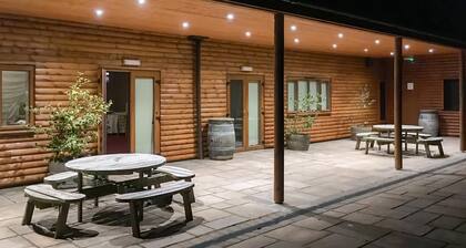 2 bedroom accommodation in Ancaster